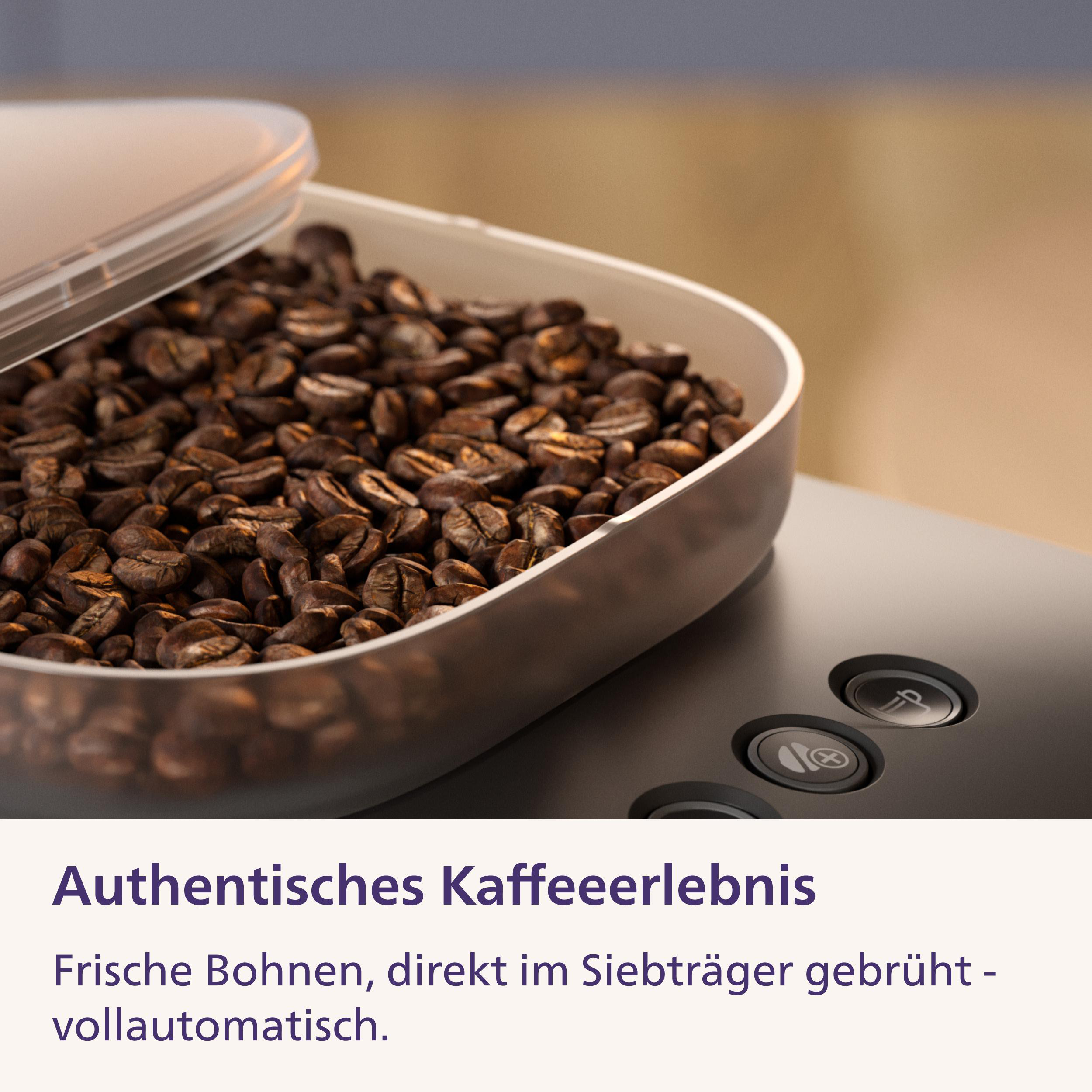 Ein offener Kaffeebohnenbehälter mit Röstbohnen auf einer Kaffeemaschine mit Tasten.