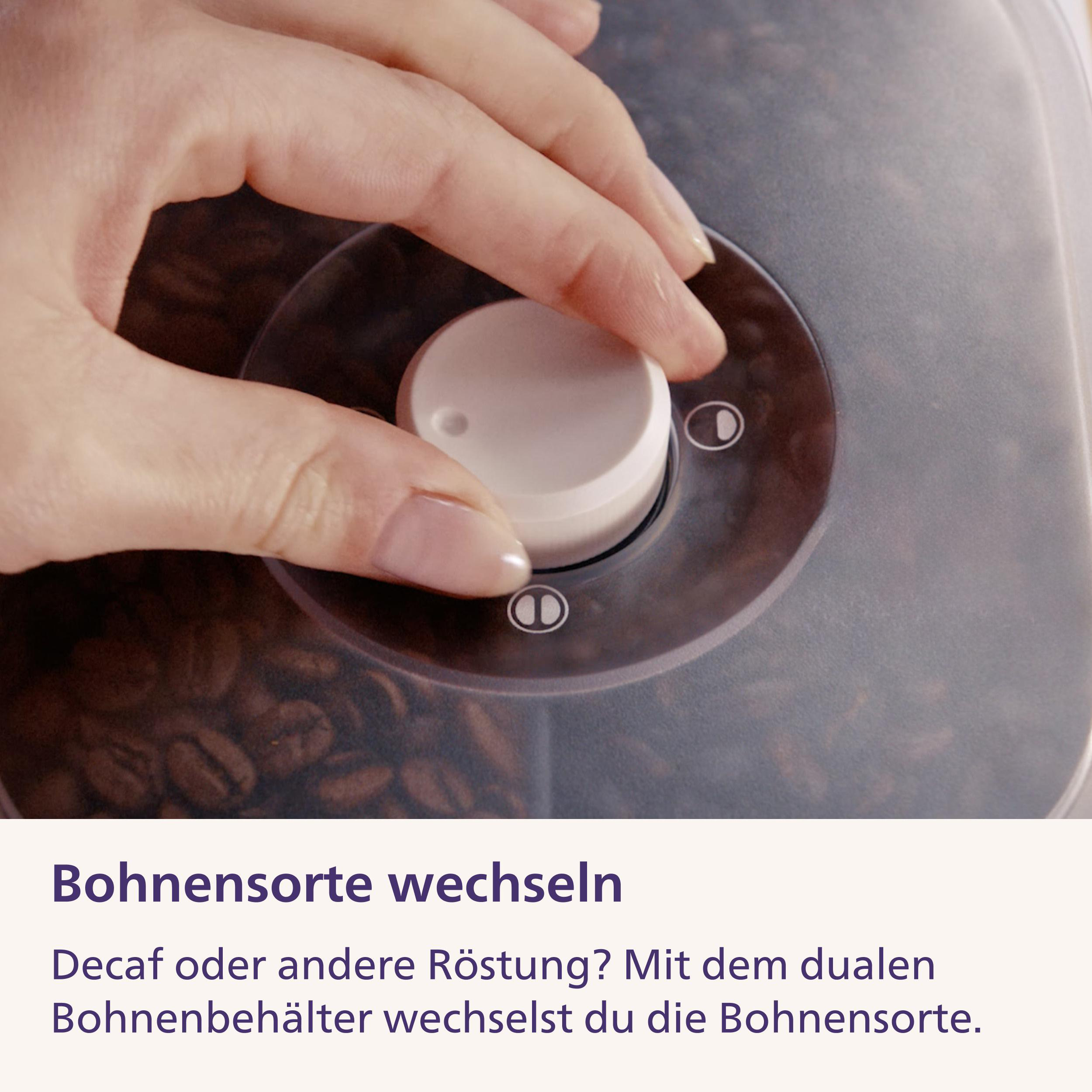 Hand dreht einen weißen Regler auf einem Kaffeebehälter, um die Bohnensorte zu wechseln.