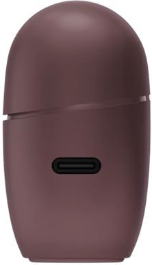 Matt barna, tojás alakú töltőtok elülső USB-C porttal fekete háttér előtt.