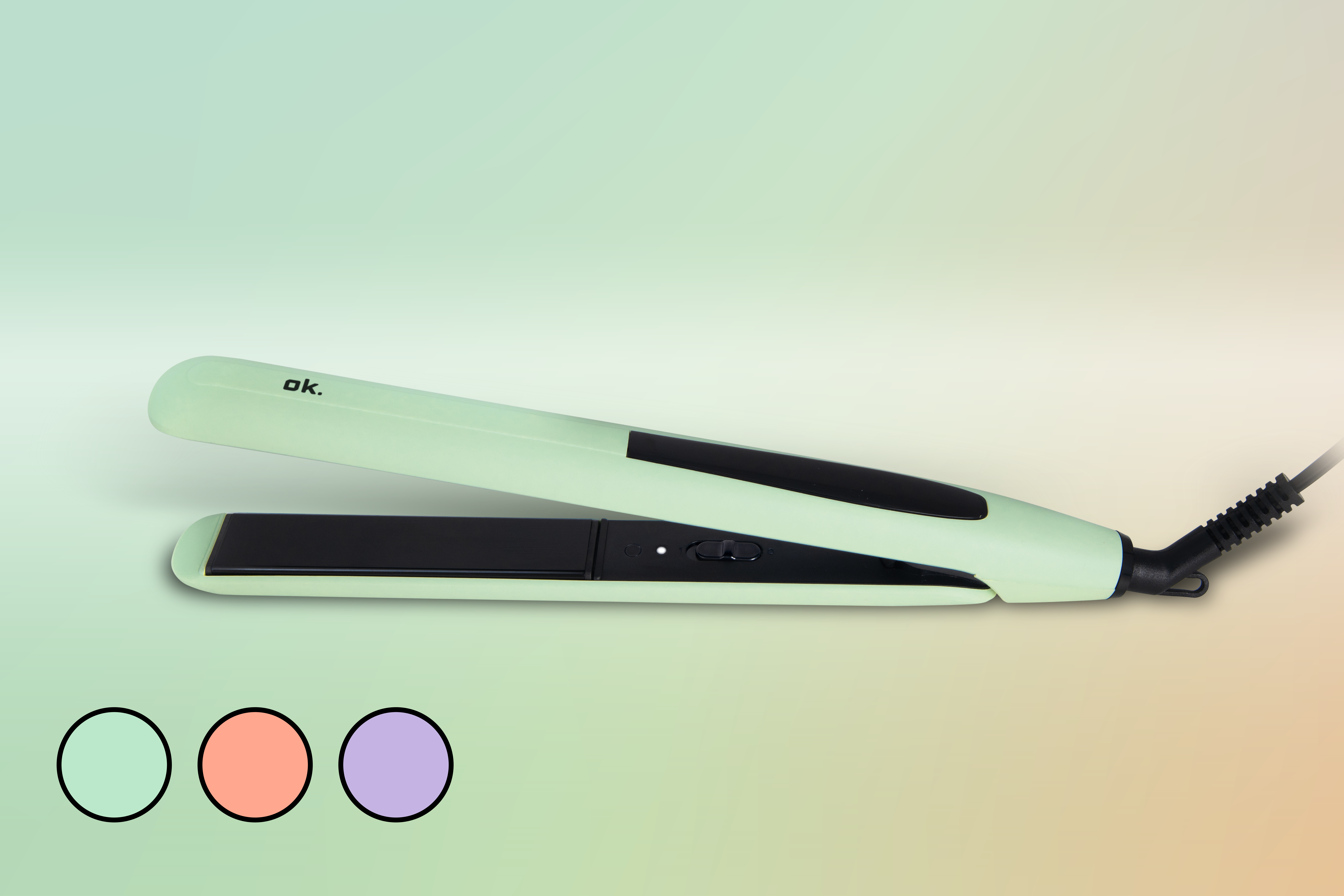 Una plancha de pelo verde menta con cable negro sobre fondo degradado verde, con tres círculos de colores debajo.