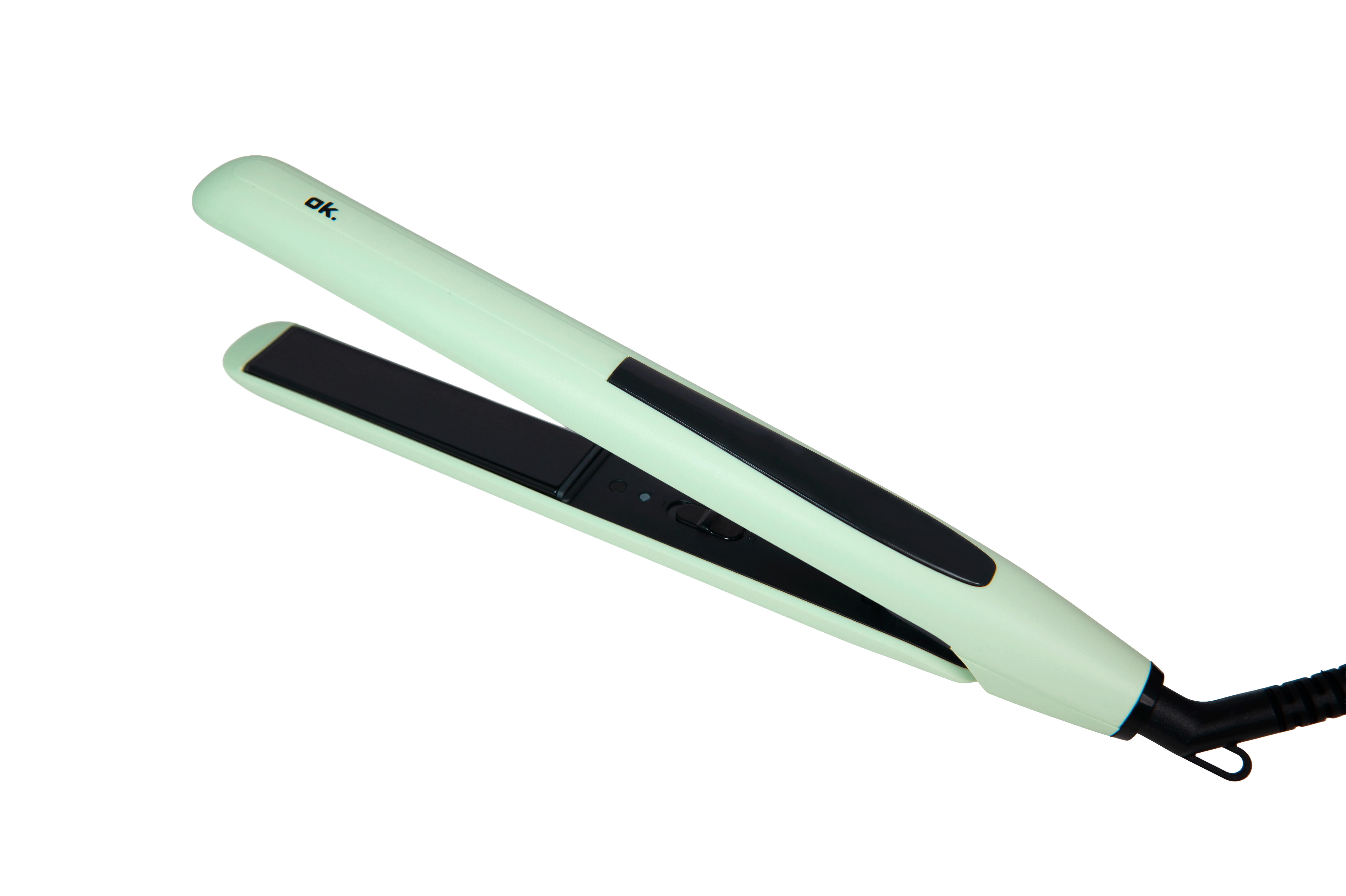 Una plancha de pelo verde claro con placas de cerámica negra aislada sobre fondo negro.