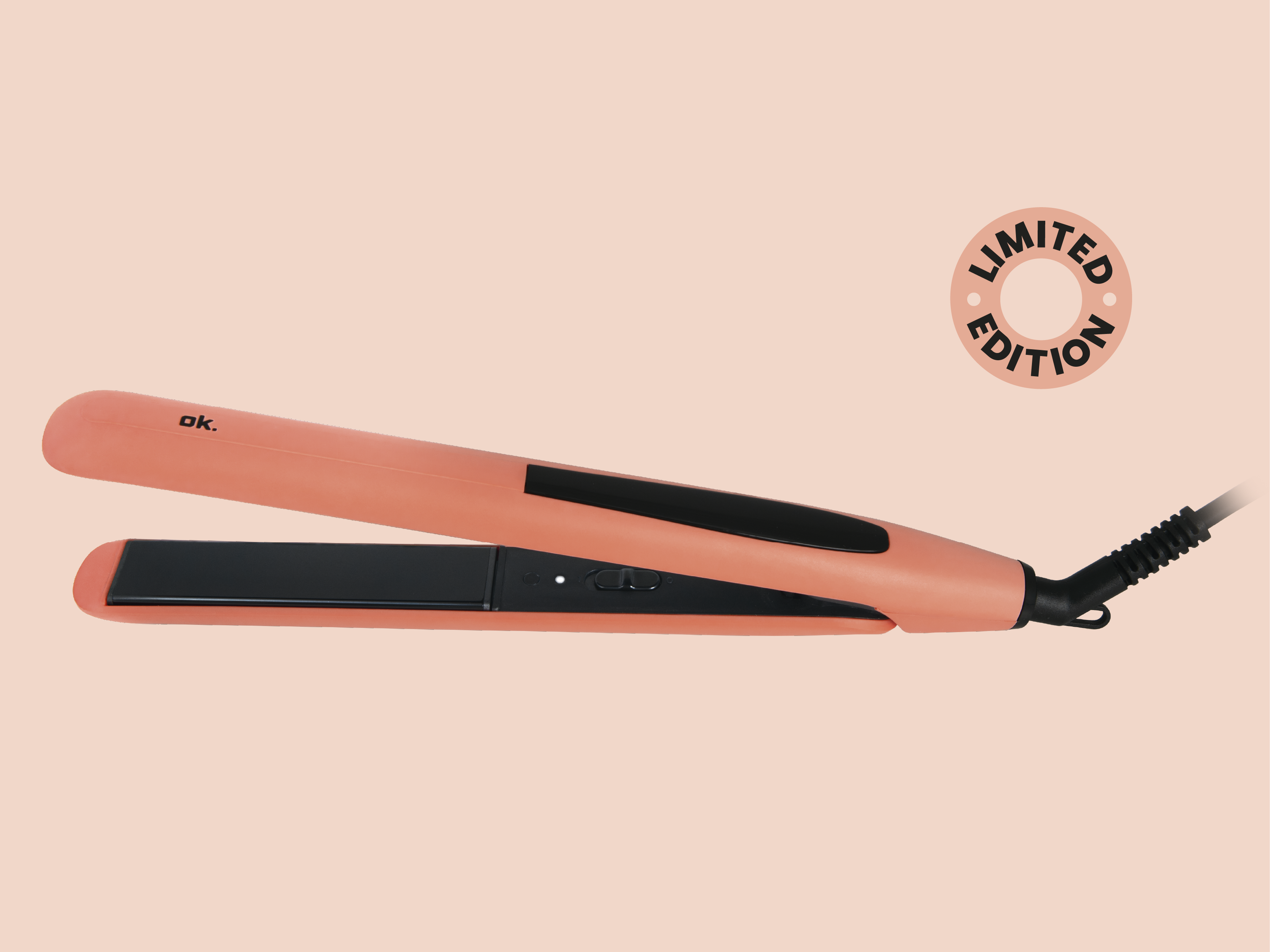 Una plancha de pelo rosa sobre fondo beige con sello de edición limitada.