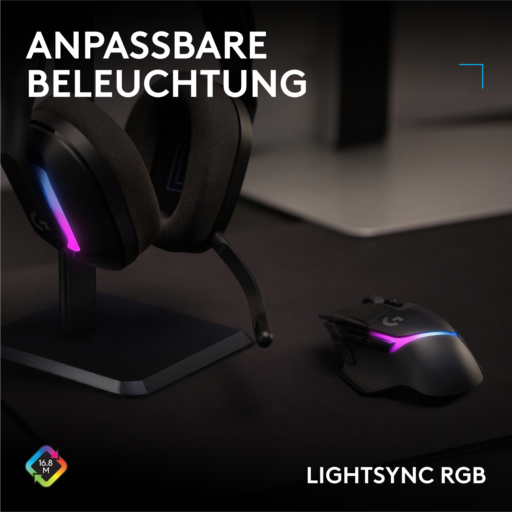 Schwarzes Gaming-Headset mit Mikrofon auf Ständer und passende Maus mit RGB-Beleuchtung auf einem Tisch.