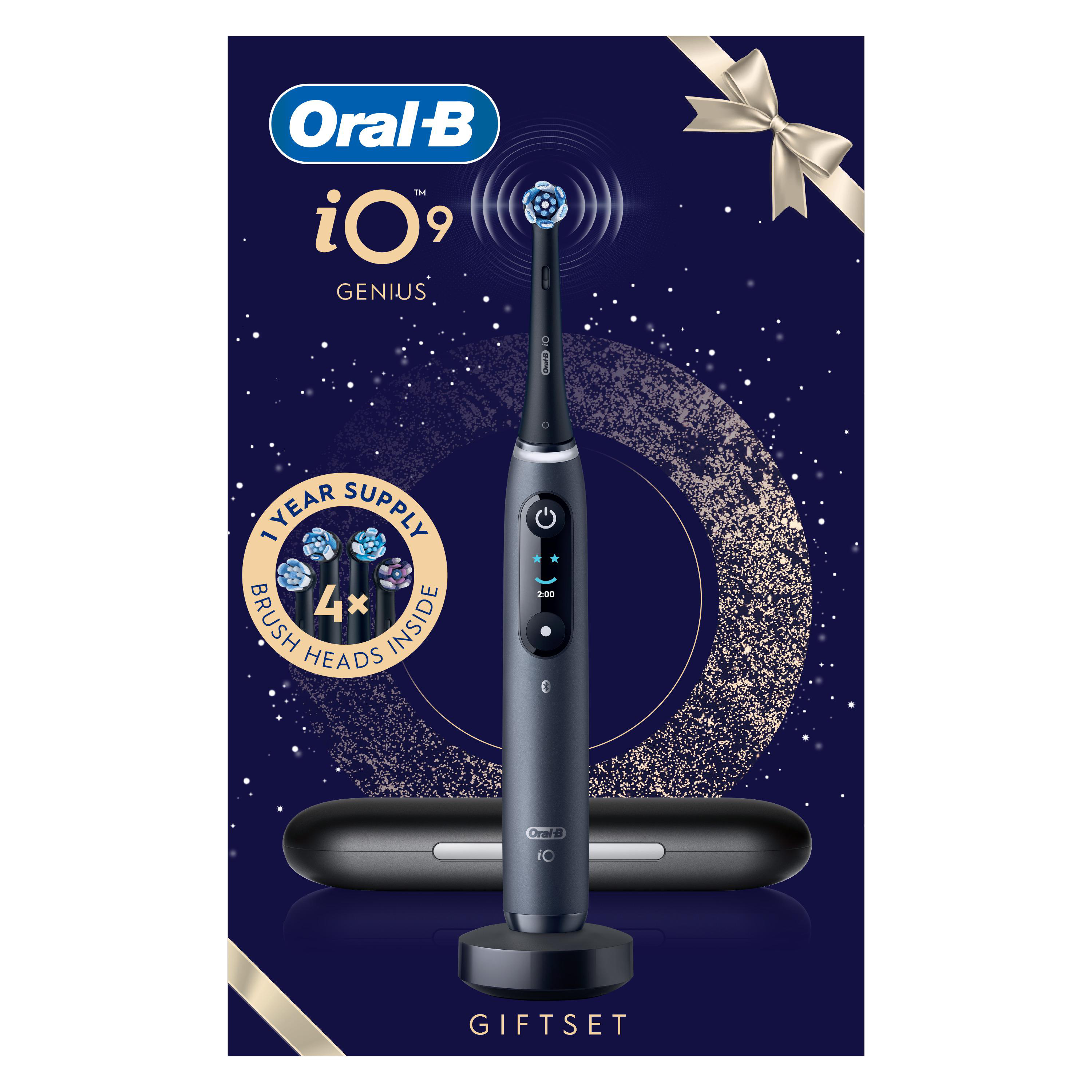 Oral-B iO9 Genius Geschenkset mit schwarzer elektrischer Zahnbürste und Zubehör vor dunkelblauem Hintergrund.