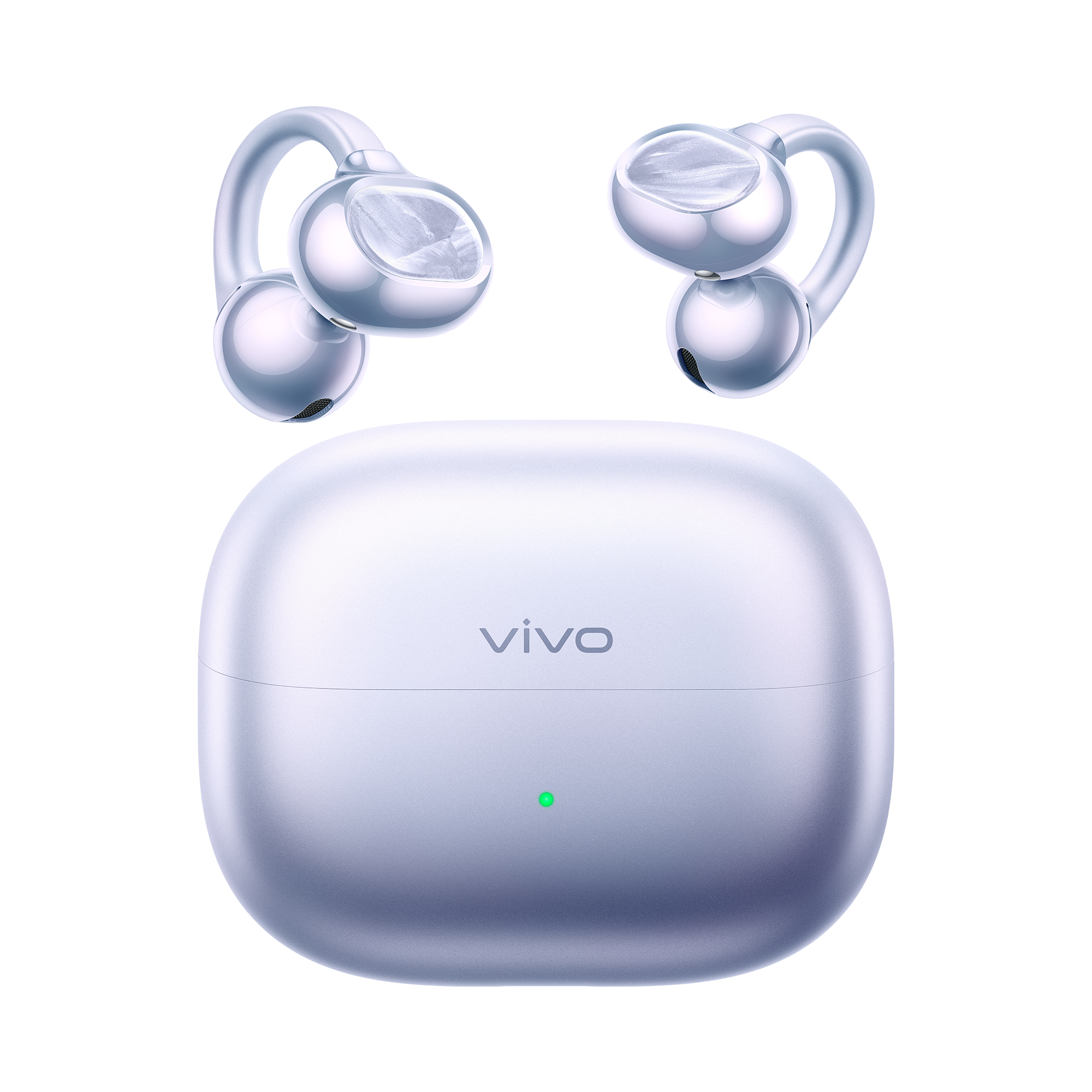Auriculares vivo plateados flotan sobre su estuche de carga ovalado con luz LED verde sobre fondo negro.
