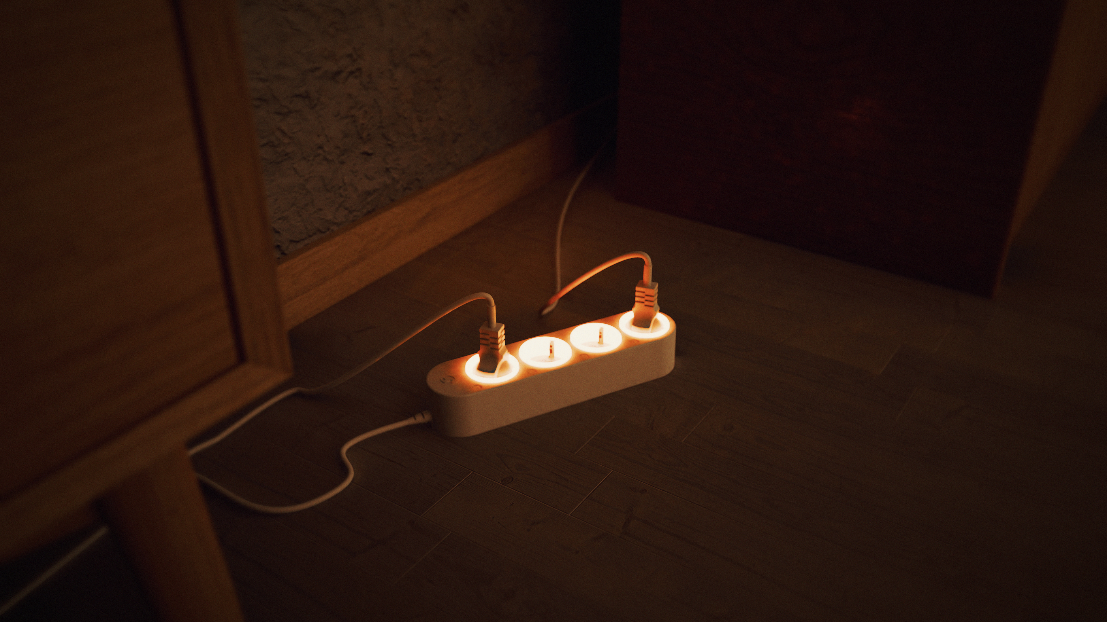 Eine weiße Steckdosenleiste leuchtet auf dem Holzboden in einem dunklen Raum, zwei Stecker sind eingesteckt.