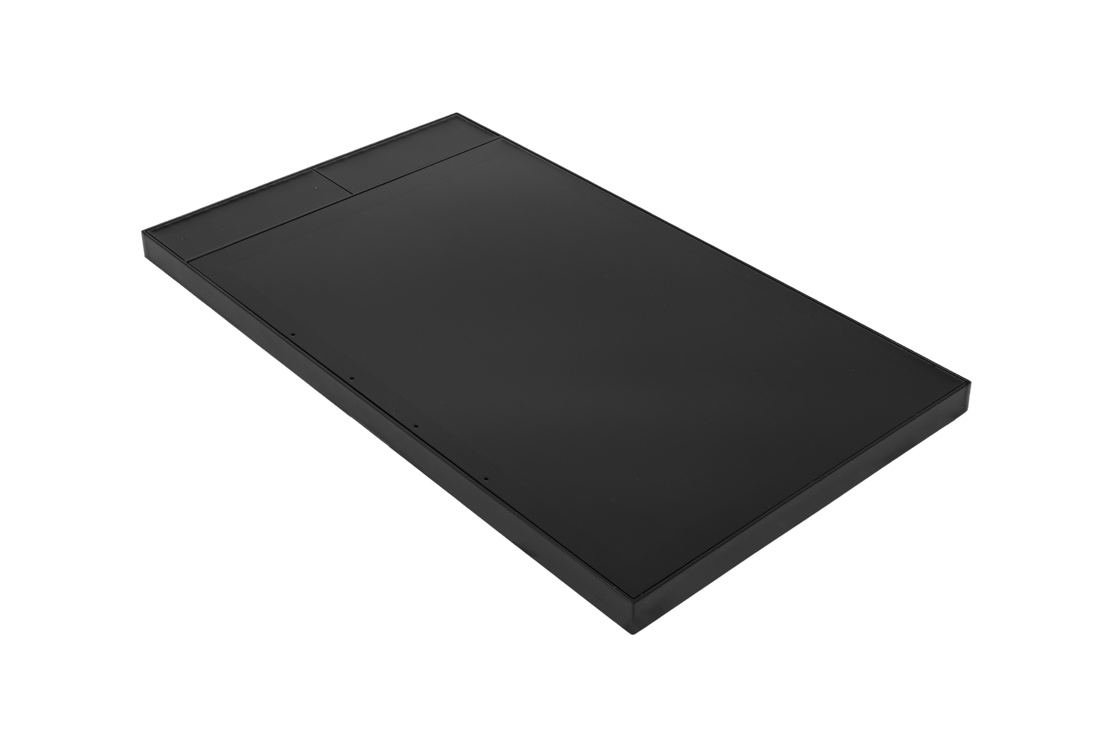 Ein flaches, rechteckiges schwarzes Tablett auf weißem Hintergrund.