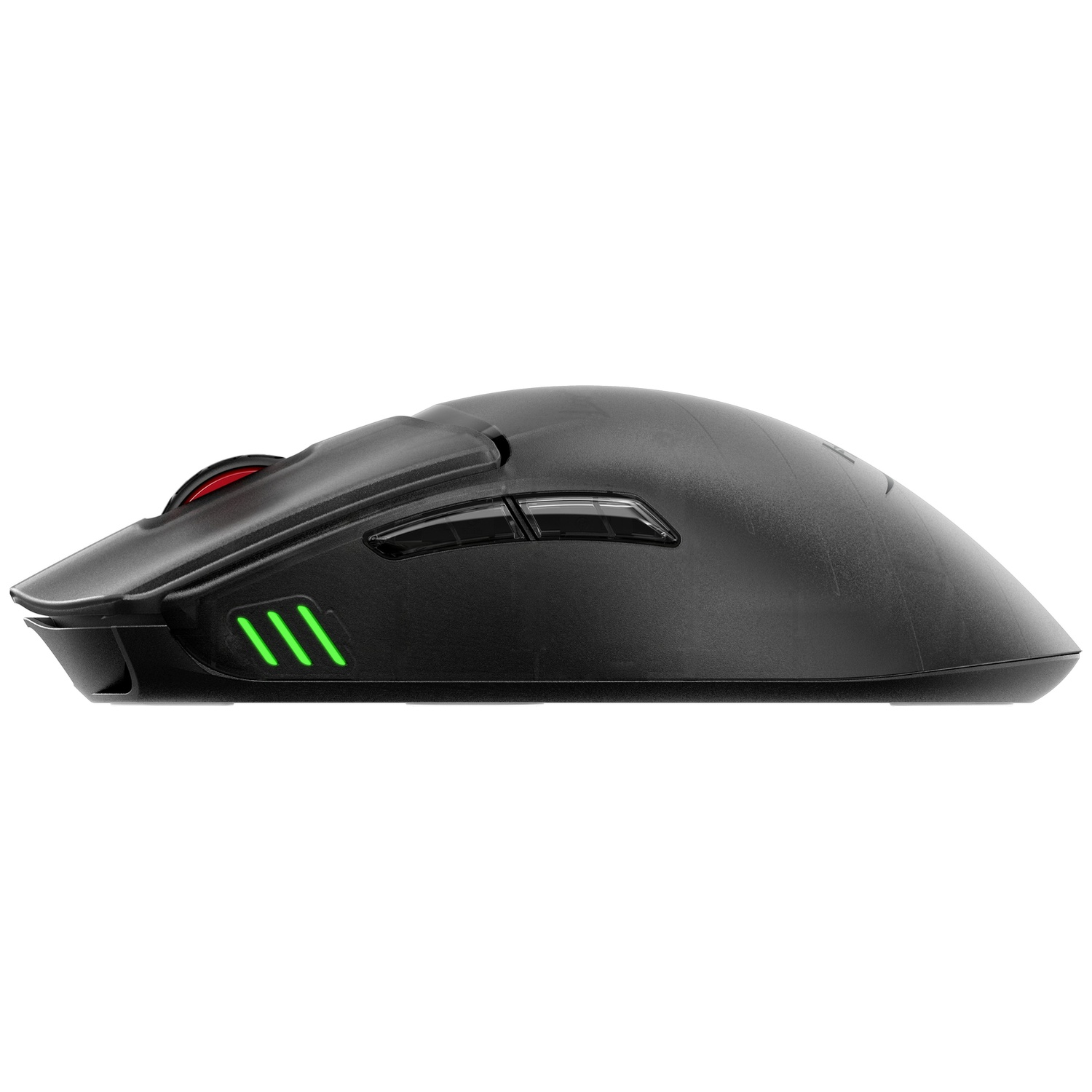 Une souris de jeu noire avec des LED vertes sur le côté et une molette rouge, sur fond blanc.