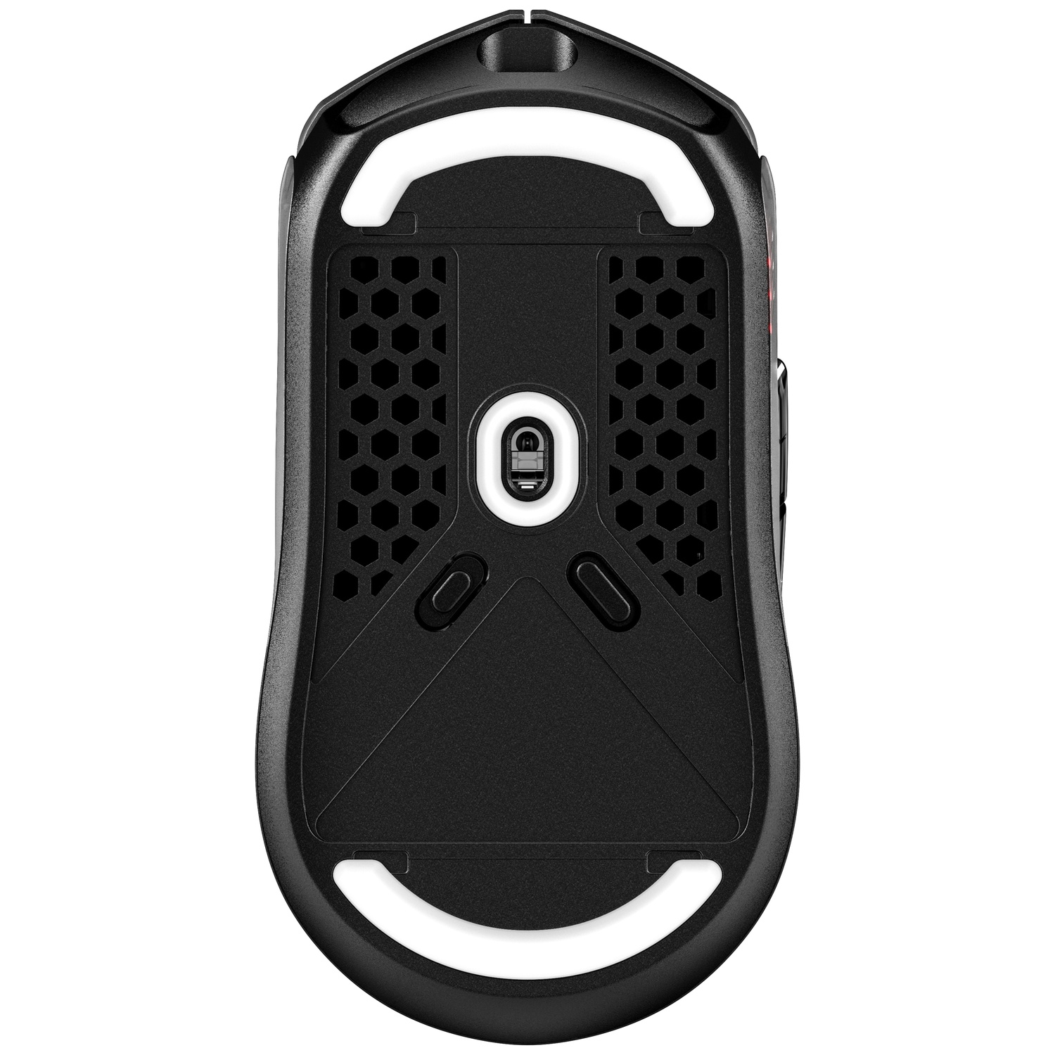 Vue de dessous d'une souris de jeu noire avec un éclairage blanc et un motif en nid d'abeille.