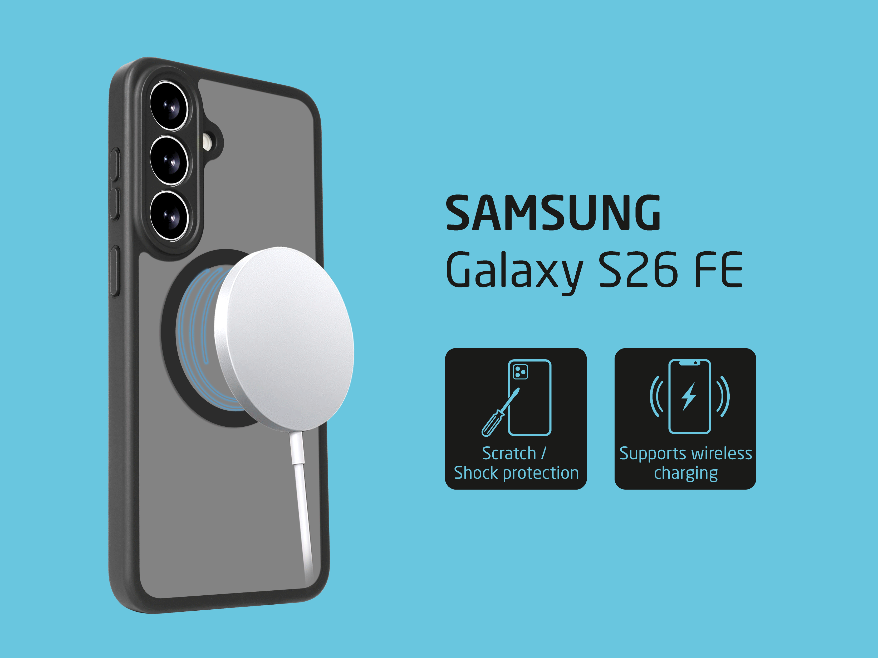 Samsung Galaxy S26 FE in schwarzer Schutzhülle mit kabellosem Lader auf blauem Hintergrund.