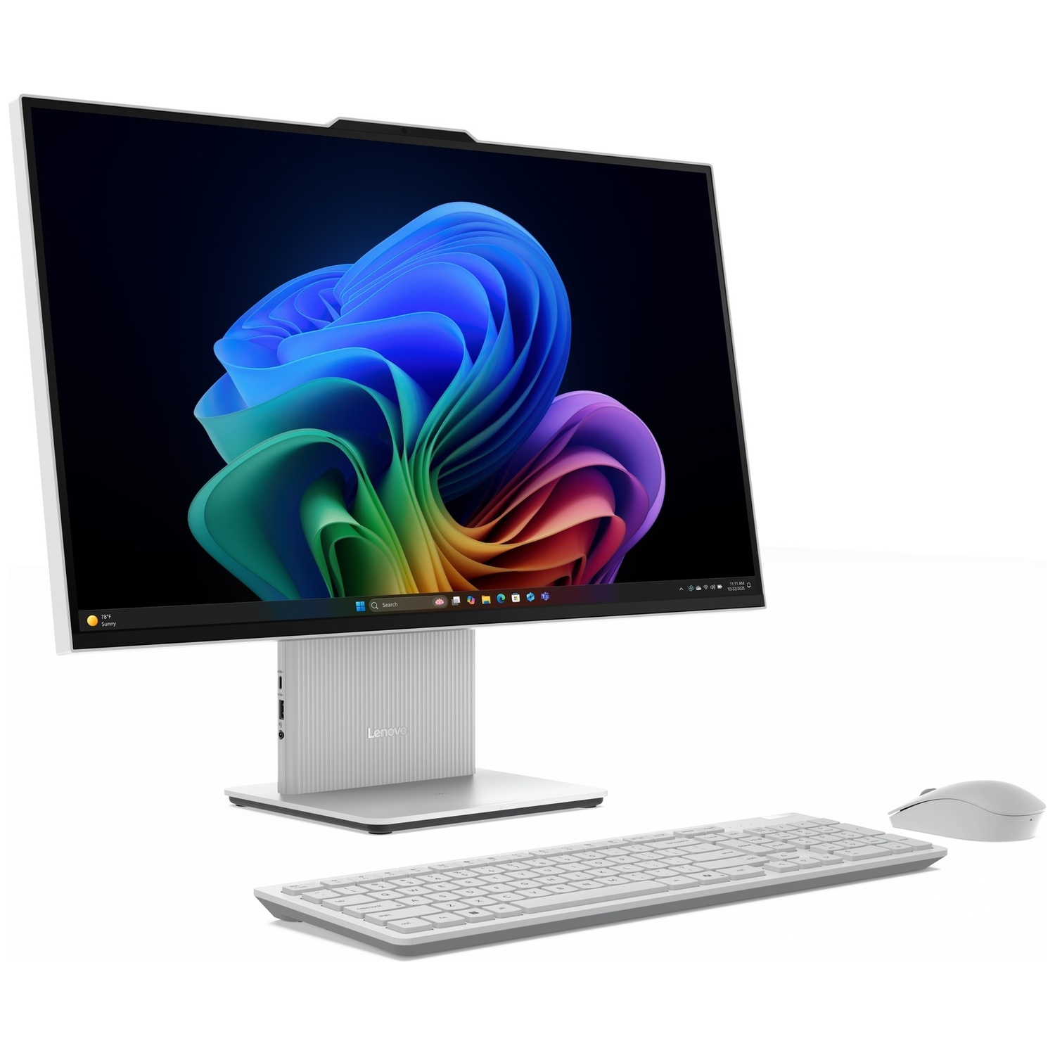 Een witte Lenovo alles-in-één pc met kleurrijke abstracte golven op het scherm, wit toetsenbord en muis op een witte achtergrond.