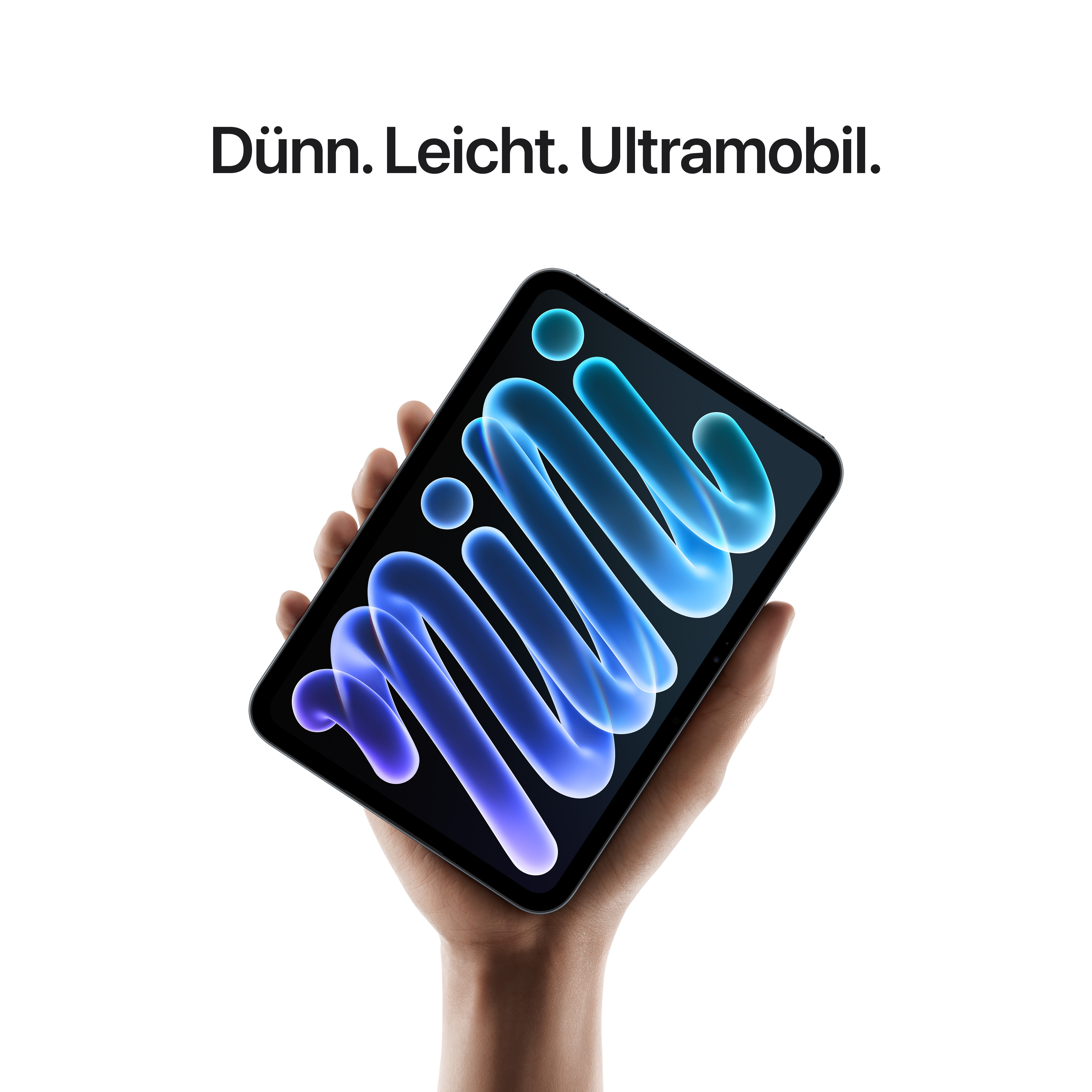 Eine Hand hält ein Tablet mit blauem Farbverlauf-Hintergrund und Text oben.