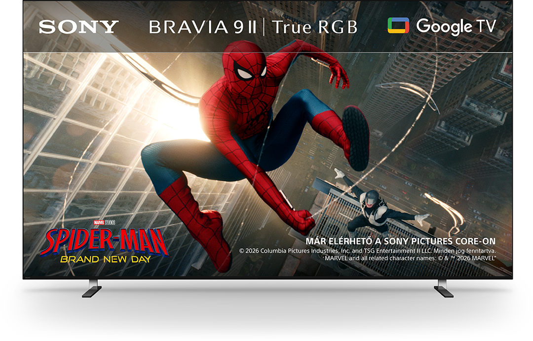 Sony Bravia TV, amelyen Pókember látható, amint egy utca felett lendül.