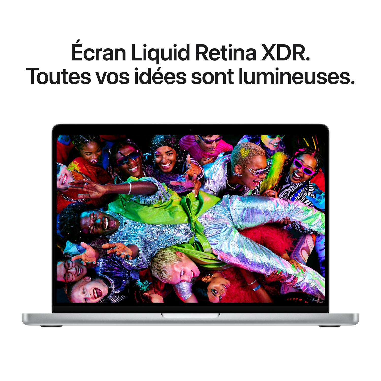 Un ordinateur portable ouvert affiche un écran coloré avec des gens heureux. Texte français en haut.