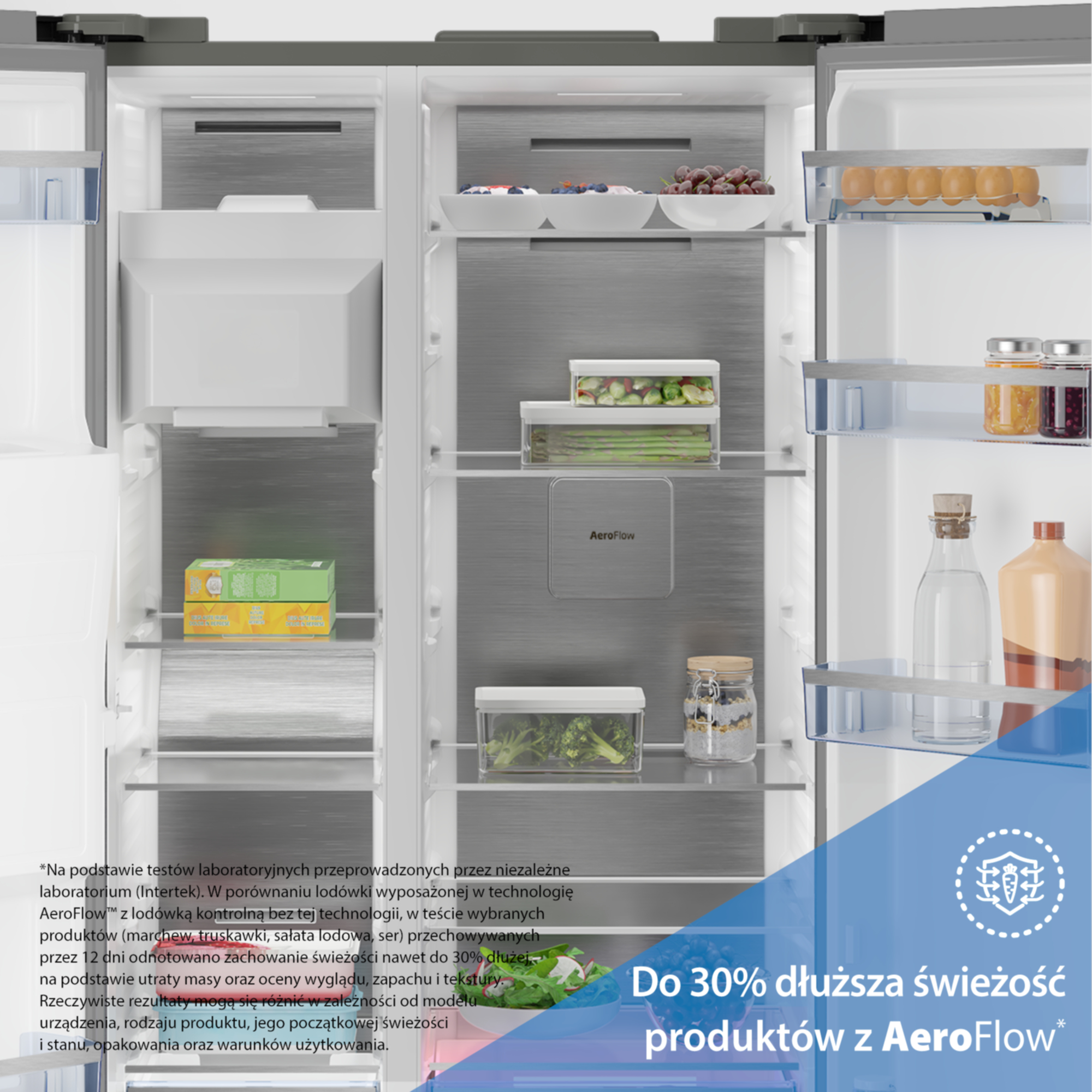 Otwarta lodówka ze stali nierdzewnej z żywnością na półkach i drzwiach oraz niebieski baner promocyjny.