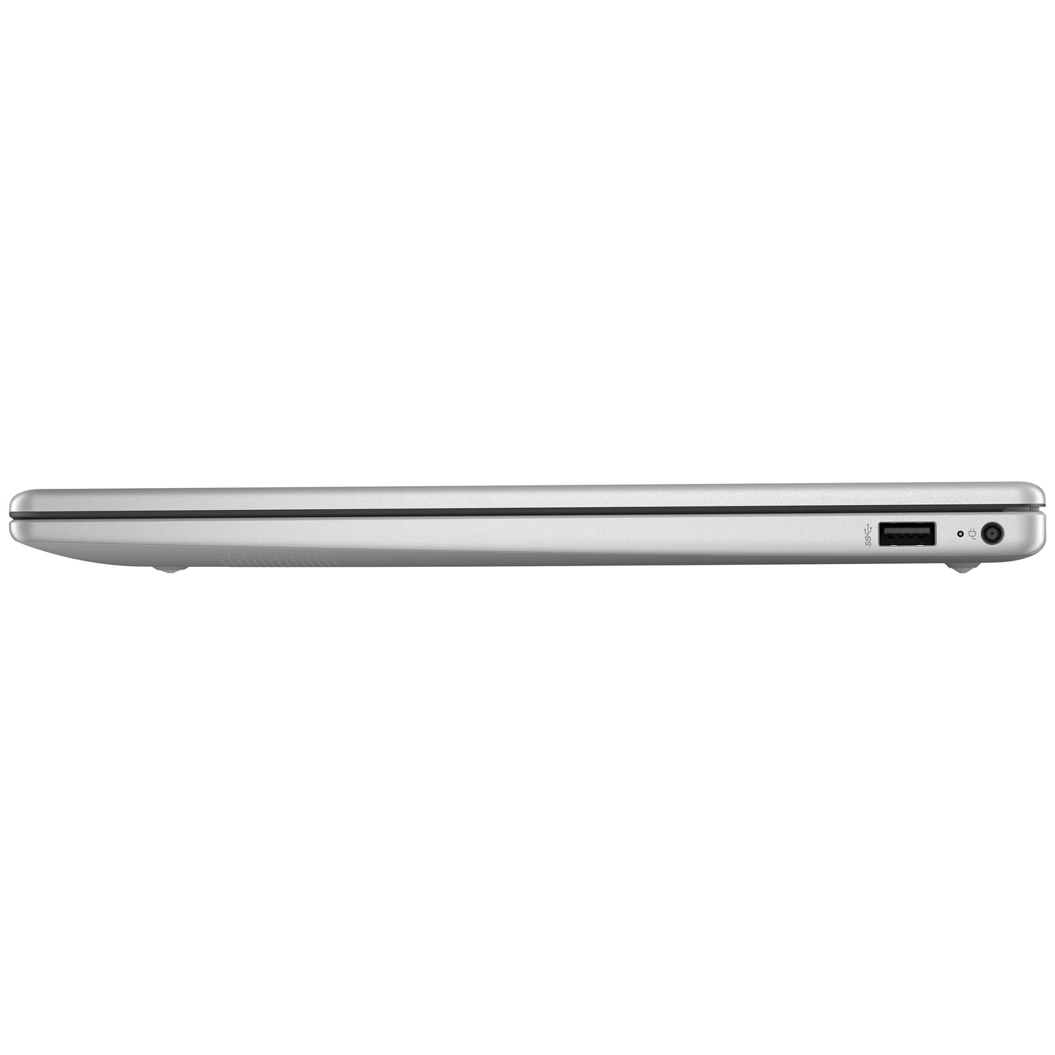 Zijaanzicht van een zilveren laptop met USB-poort, indicatielampje en voedingsaansluiting op een effen achtergrond.