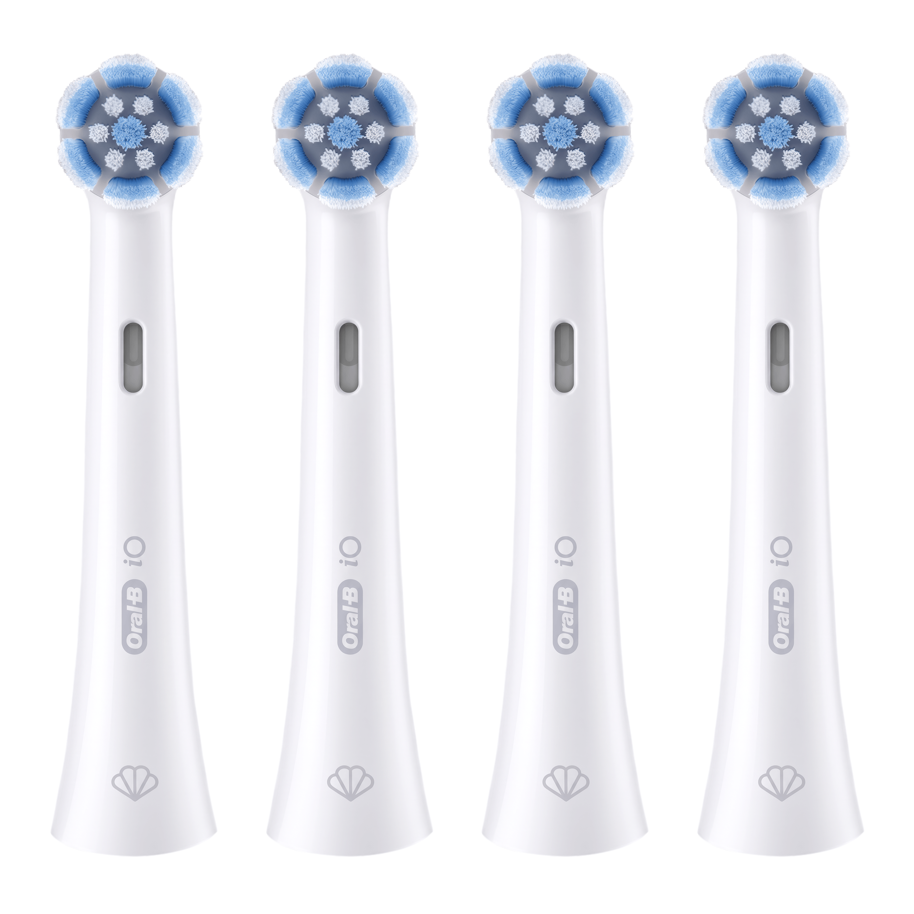 Cztery biale koncowki szczotczek Oral-B iO z niebieskim i bialym wrostem na bialym tle.