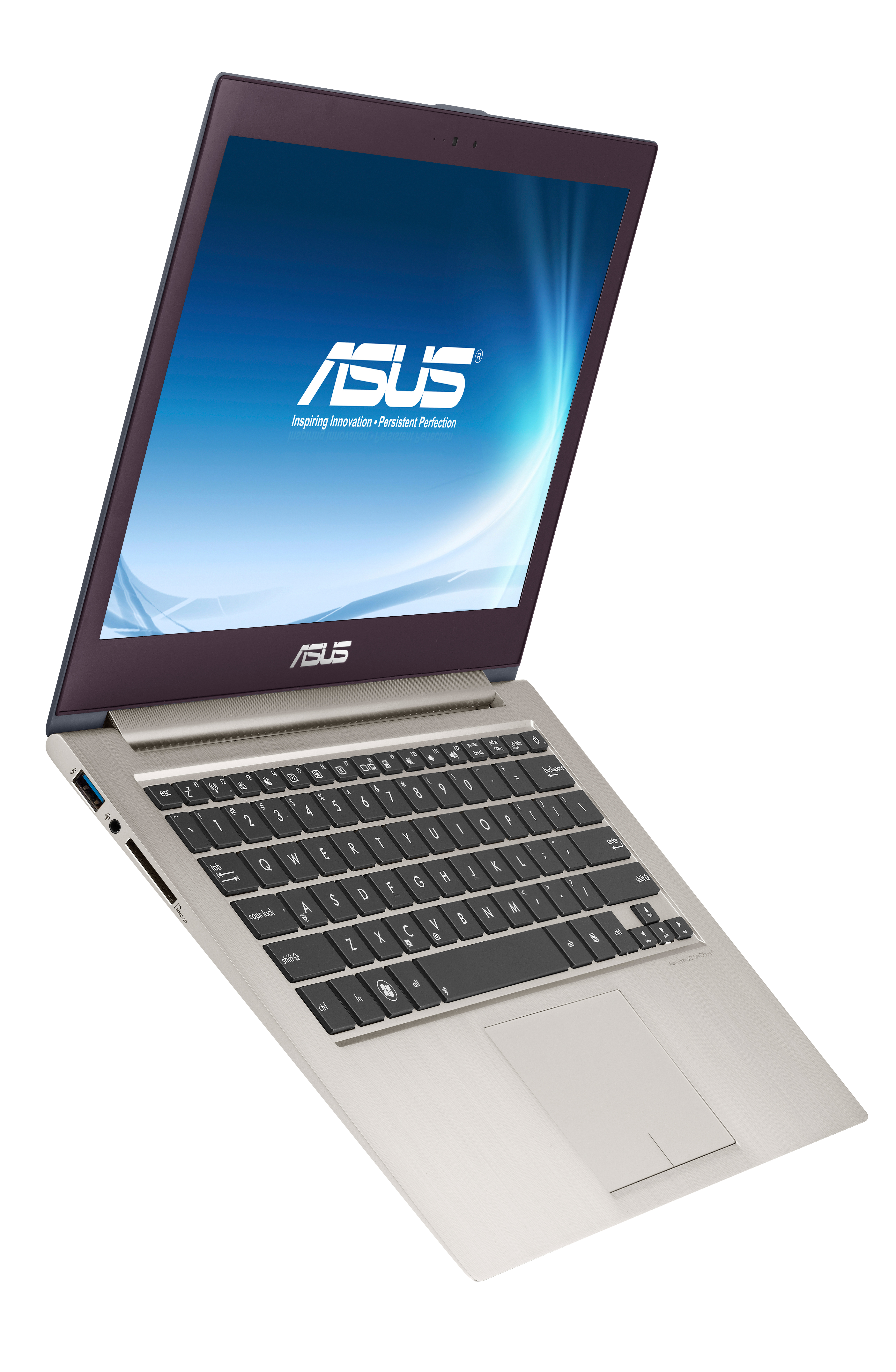 Silberner ASUS Laptop, geöffnet, mit blauem Bildschirm und Tastatur. Auf weißem Hintergrund angewinkelt.