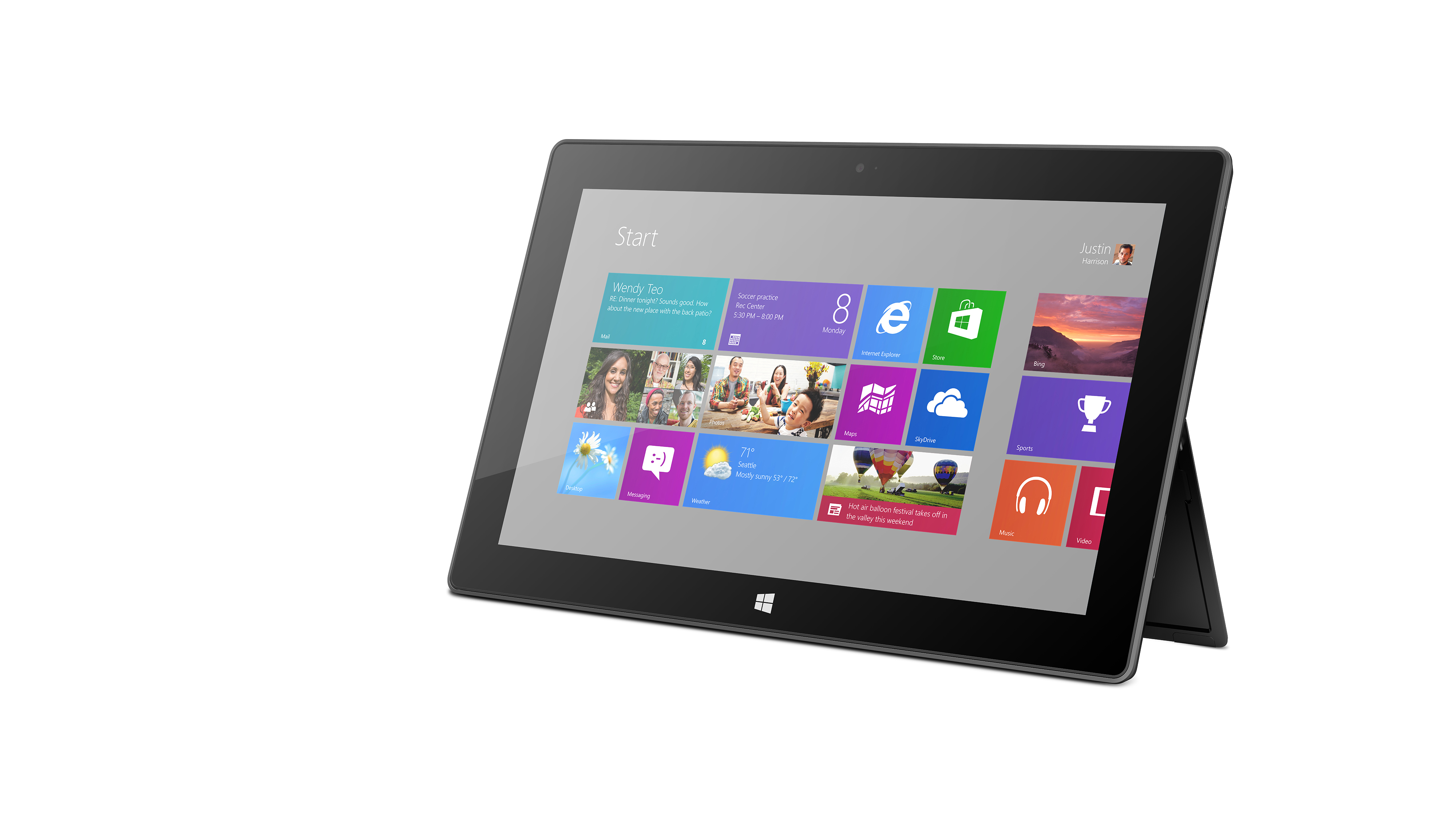 Schwarzes Tablet mit Windows 8-Oberfläche. Am unteren Rand eine schwarze Tastatur.