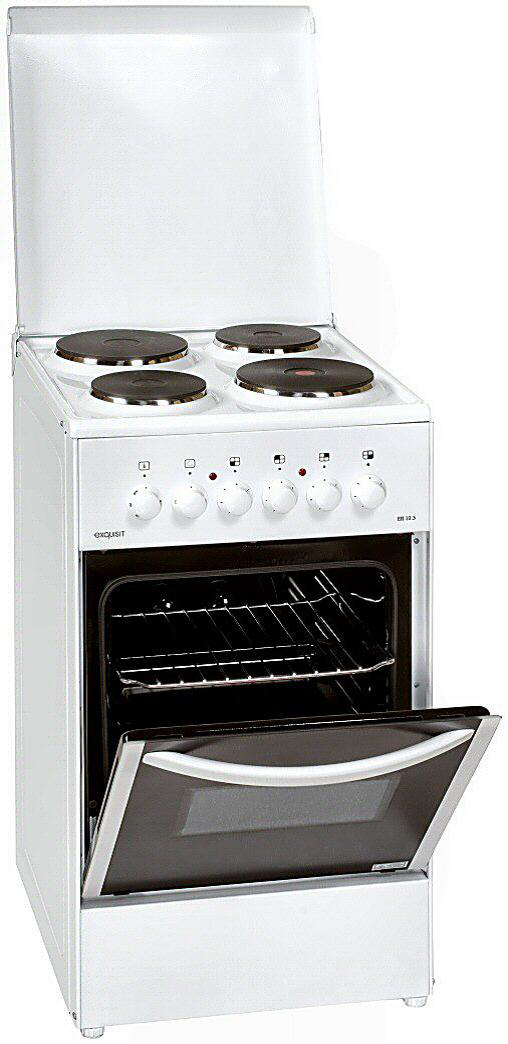 Ein weißer Elektroherd mit vier Kochfeldern und einem Backofen. Die Backofentür ist geöffnet.