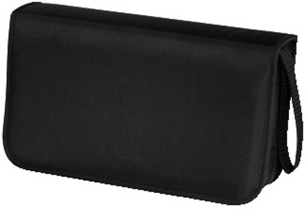 Étui rectangulaire noir avec une poignée. Il est fermé et la surface est unie.