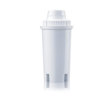 Weißer Wasserfilter-Einsatz. Zylindrische Form mit abnehmbarem Deckel.