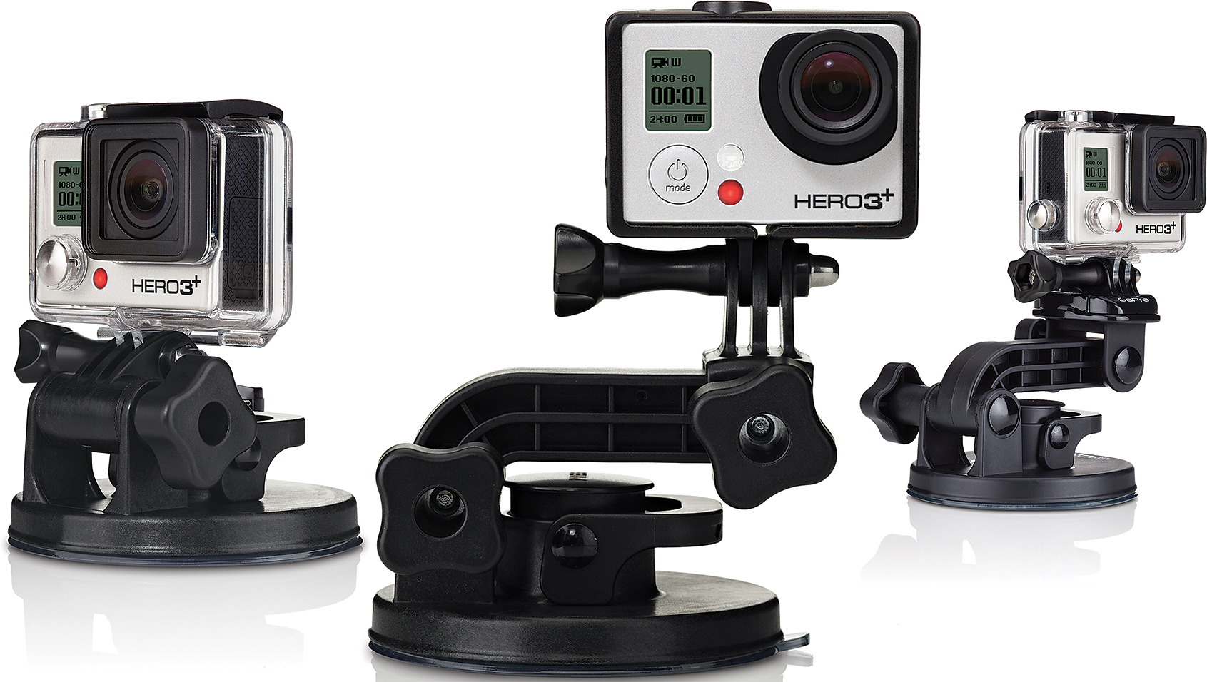 Drei schwarze Action-Kameras, HERO3+, auf schwarzen Halterungen und Saugnäpfen, vor weißem Hintergrund.