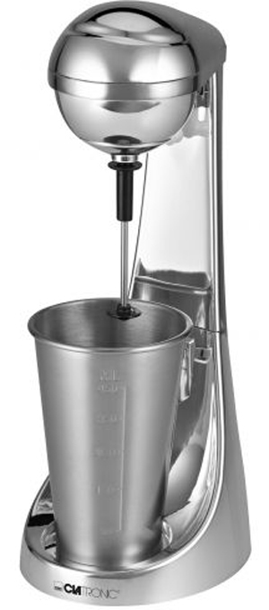 Eine silberne Milchshake-Maschine mit einem Metallbecher am Platz.