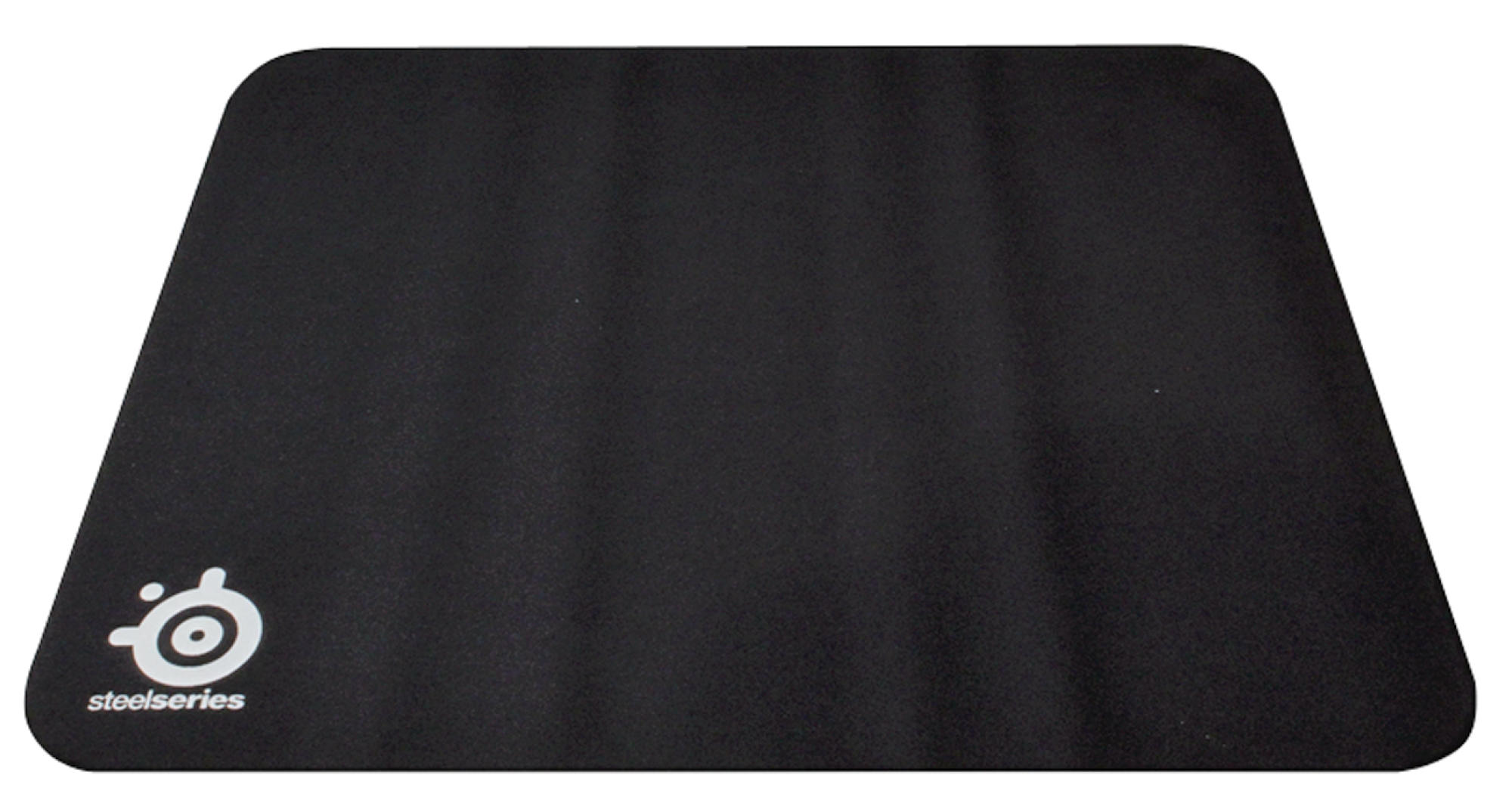 Un tapis de souris noir avec le logo Steelseries en blanc.