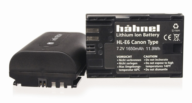 Zwei schwarze Lithium-Ionen-Akkus vom Typ Canon HL-E6 mit Text auf der Seite.