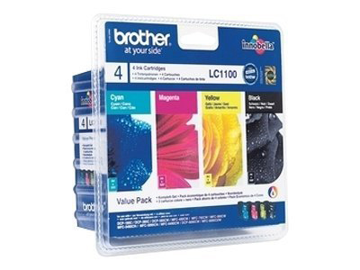 Eine Packung mit vier Tintenpatronen. Enthält Cyan, Magenta, Gelb und Schwarz. Der Hintergrund ist weiß.