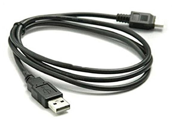 Siyah USB kablosu, her iki ucunda standart konektörler. Kablo siyah ve esnek.