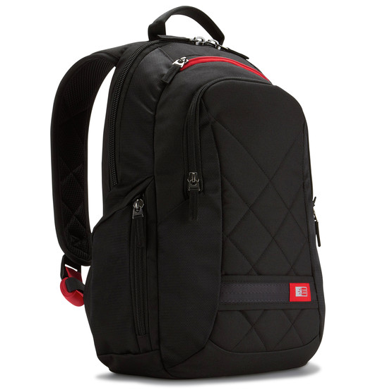 Zwarte rugzak met rode accenten, meerdere zakken, Case Logic-logo, witte achtergrond.