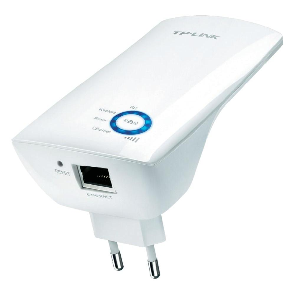 Witte TP-Link WiFi-range extender met een blauwe LED. Een stekker zit onderaan.