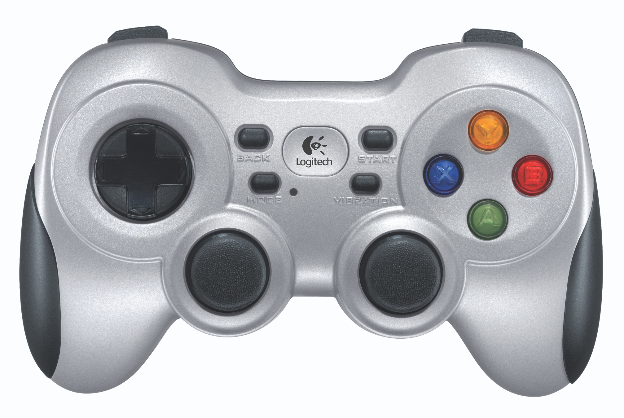 Zilveren Logitech gamepad, knoppen, D-pad en analoge sticks, met logo en tekst.