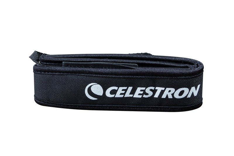 Siyah Celestron taşıma çantası: Beyaz Celestron logosu ile dikdörtgen şeklinde.