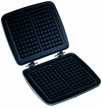 Gaufrier noir, ouvert. Deux moules à gaufres visibles, chacun avec un motif carré.