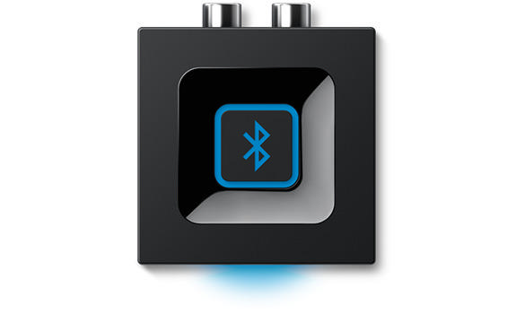 Mavi bir Bluetooth sembolü olan siyah kare bir cihaz. İki metal giriş görünüyor.
