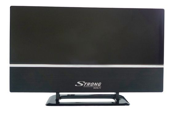 Schwarzer Strong Digital TV. Hat einen weißen Streifen unten. Der Fernseher steht auf einem schwarzen Ständer.