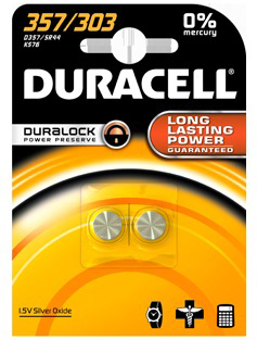 Duracell batterij blisterverpakking met twee zilverkleurige knoopcelbatterijen. Gele en witte verpakking.
