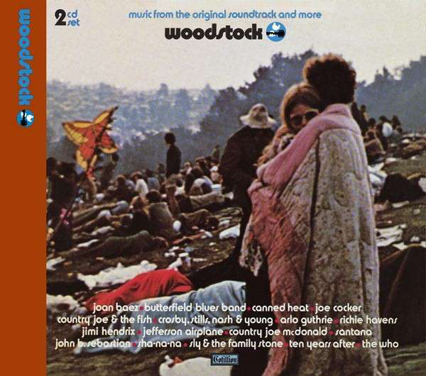 Woodstock album borító, emberek egy mezőn, a művészeket felsoroló szöveg.