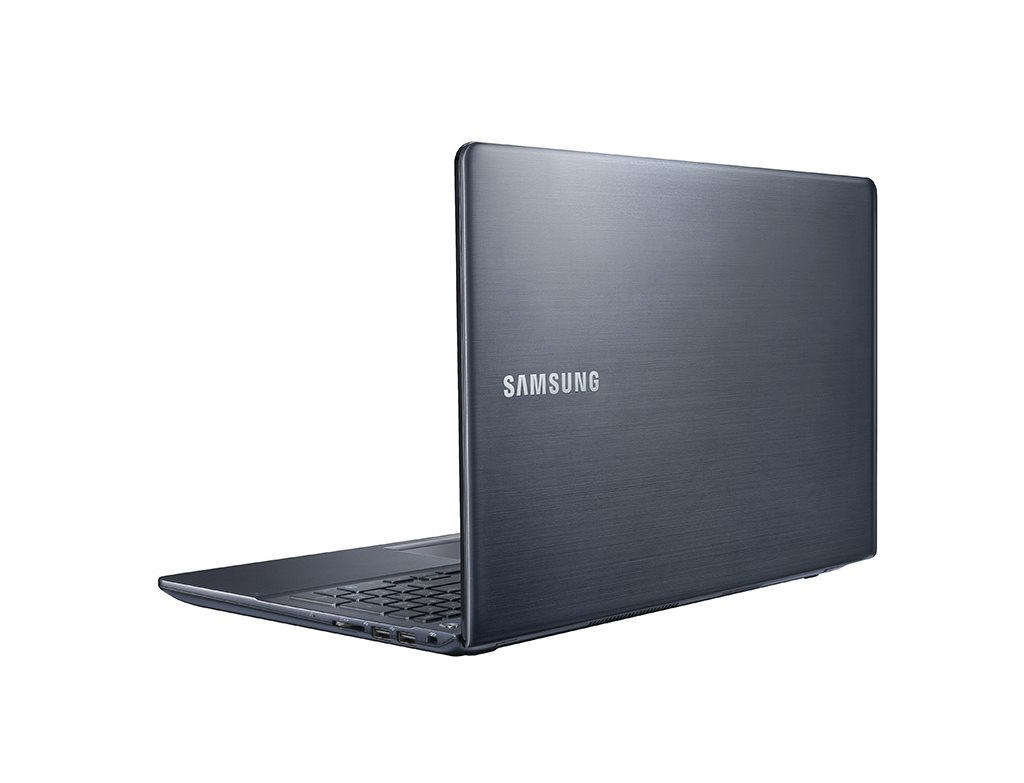 SAMSUNG NP450R5G-X07TR 15,6" Core i5  3230M 2,6 GHz GeForce 710M 8GB 1 TB Windows 8,1 Laptop