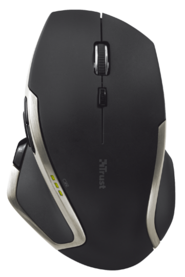 Een zwarte en zilverkleurige computermuis. Hij heeft knoppen aan de zijkant en een scrollwiel. Het merk 'Trust' is zichtbaar.