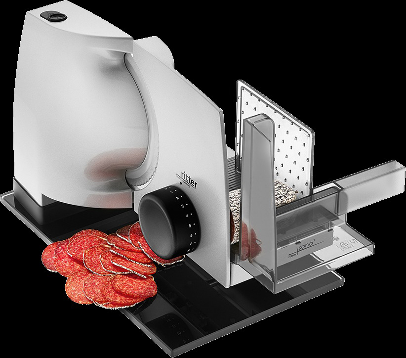Silberner Fleischschneider mit Salami auf schwarzer Basis. Salamischeiben links.