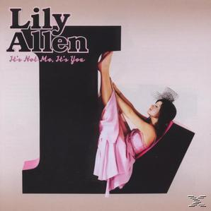 Album borító. Lily Allen rózsaszín ruhában. Fekete J betű. Cím: It's Not Me, It's You.