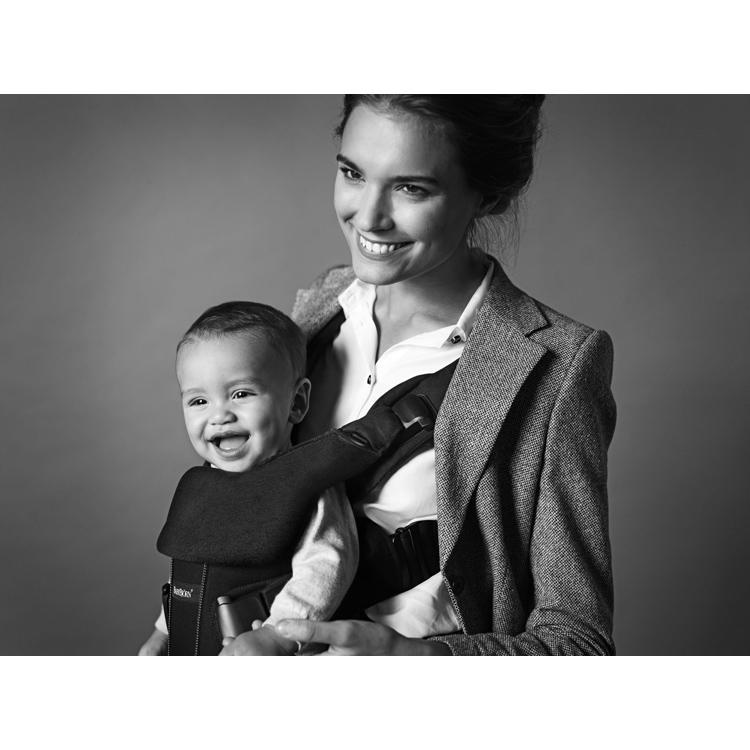BABYBJORN ONE Kanguru Havlu Önlük Siyah