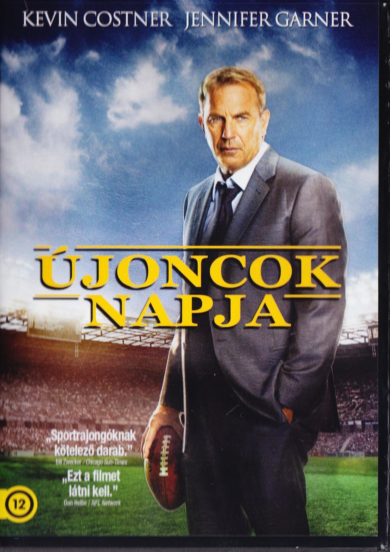 DVD borító egy focis filmhez. Egy öltönyös férfi focilabdát tart a pályán.