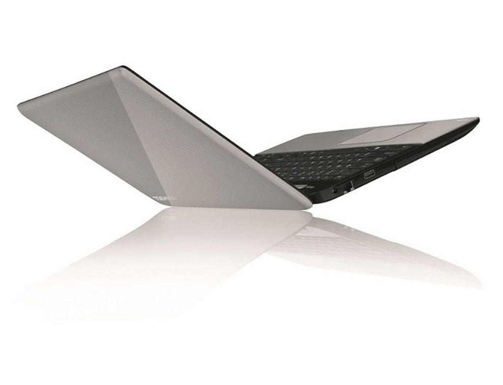 TOSHIBA Satellite L50-A-1FF 15,6" Core i7-4700MQ 2,40 GHz 8GB 1 TB Windows 8.1 Laptop