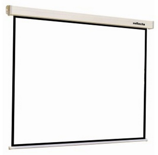 Een wit projectiescherm met zwarte rand, uitgerold, tegen een witte achtergrond. Reflecta label bovenaan.