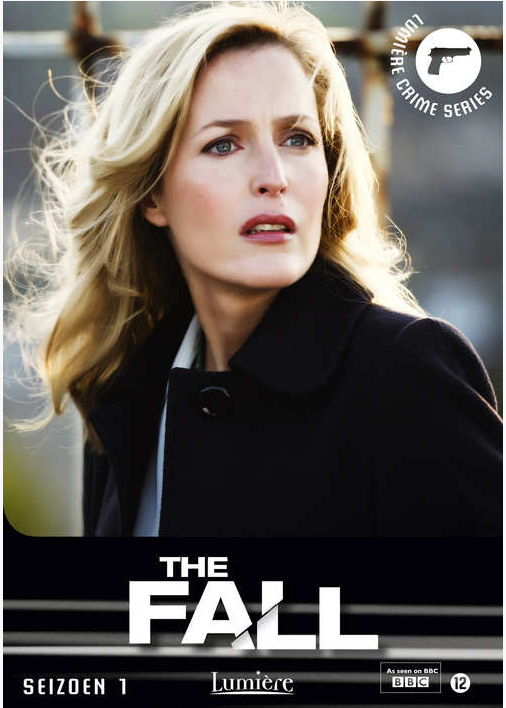 Pochette du DVD de 'The Fall'. Elle montre une femme aux cheveux blonds et un manteau noir, l'air préoccupé.